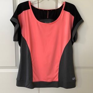 Kenneth Cole Reaction woman activewear